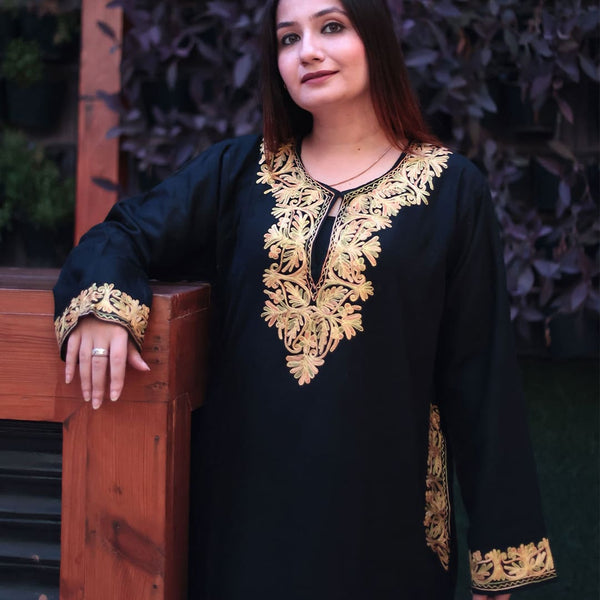 Black Border Aari & Zari Embroidered Kashmiri Pheran